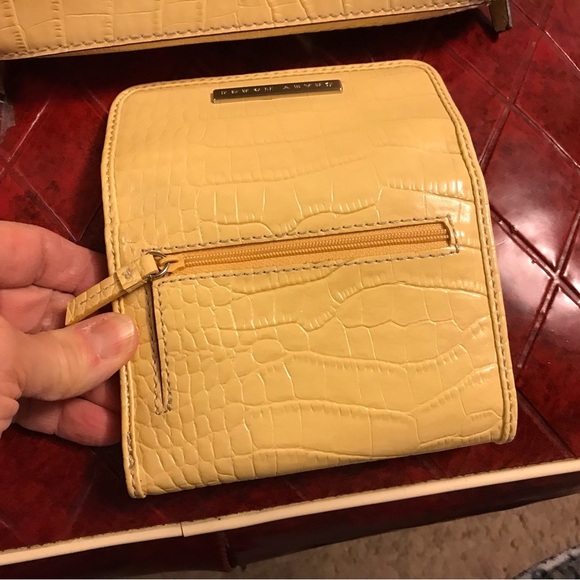 Liz Claiborne CRAZY HORSE Shoulder Bag & Wallet Faux Leather Croc  Butter Yellow - Picture 9 of 10